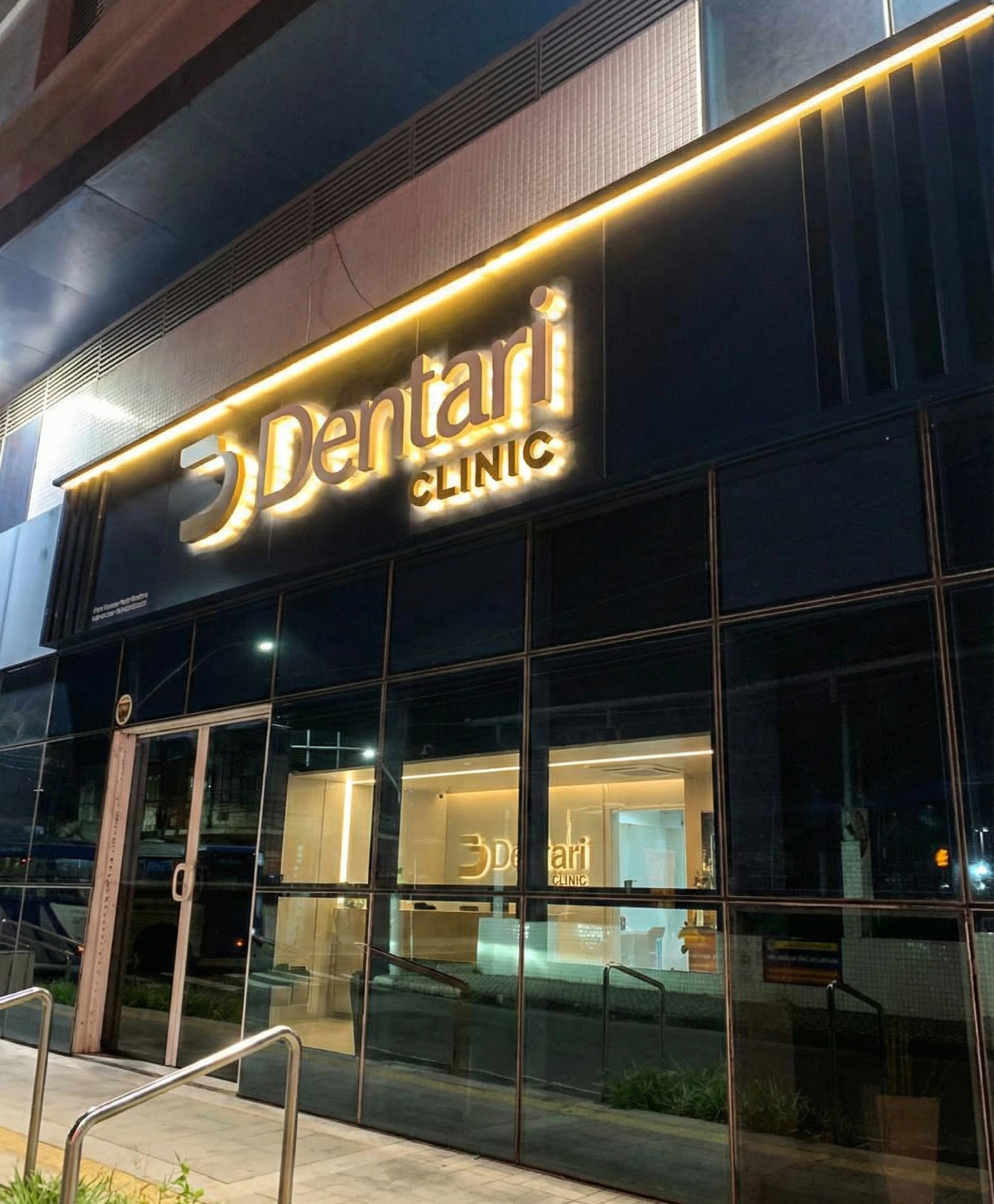 Fachada comercial moderna com letreiro luminoso profissional - Grupo WR